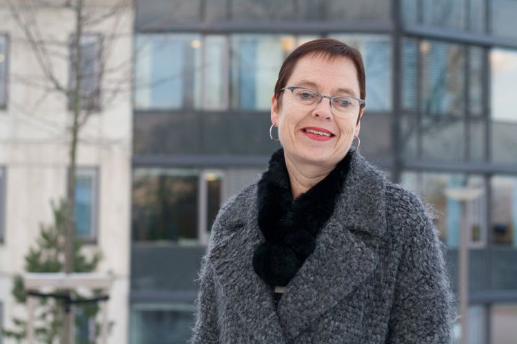 Mari Velsand er direktør i Medietilsynet. – Til tross for økt konkurranse fra mange kanter: Nordmenn er et avislesende folk - og lokalavisene har en sterk posisjon, sier Velsand - og mener dette vil vare langt utover i tiåret vi nå har gått inn i. Foto Spray/ Medietilsynet