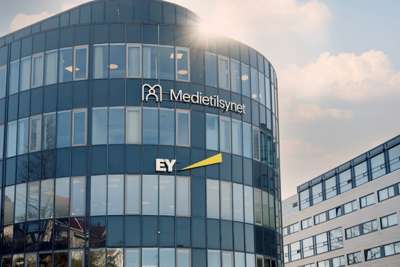 Bygget der Medietilsynet har sitt kontor. Det står Medietilsynet med Medietilsynets logo på veggen.