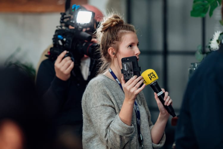 Journalist intervjuer. Foto Medietilsynet