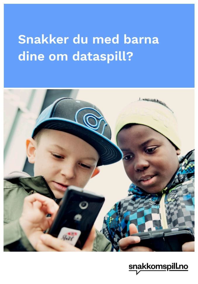 Bildet viser forsiden på folderen "Dataspillråd til foreldre", med to gutter som står sammen og spiller på mobilen. 
